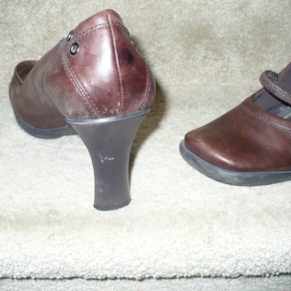 NINE WEST BROWN HIGH HEEL SHOES, - Picture 3 of 4